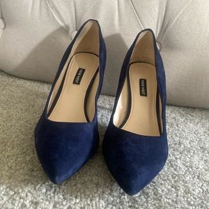 Nine West sz 12M Blue Suede Pumps.
